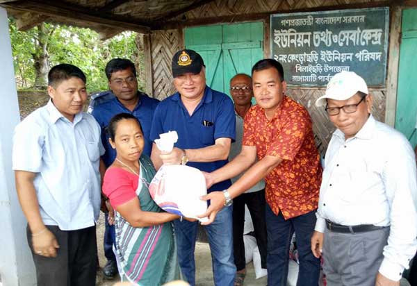 বিলাইছড়িতে বিপন্নদের পাশে দীপংকর তালুকদার