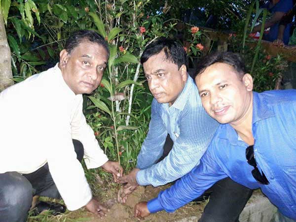 জাগো হিন্দু পরিষদের ত্রাণ বিতরণ ও বৃক্ষ রোপণ