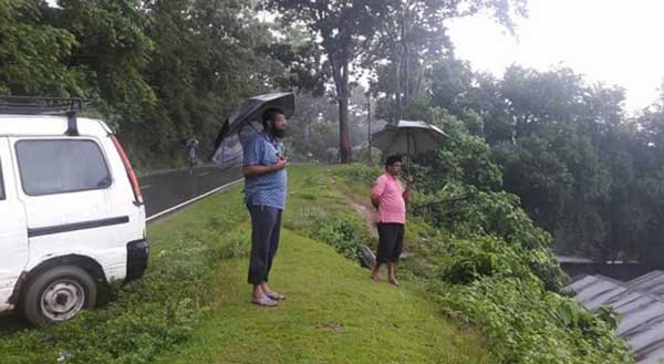ঝুঁকিপূর্ণ স্থানে বসবাসকারীদের সরে যেতে মাইকিং