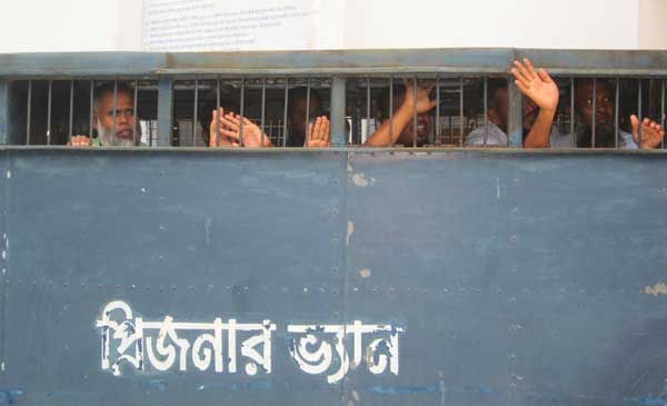 বোমা হামলায় আটক ৮ জনের জামিন নামঞ্জুর