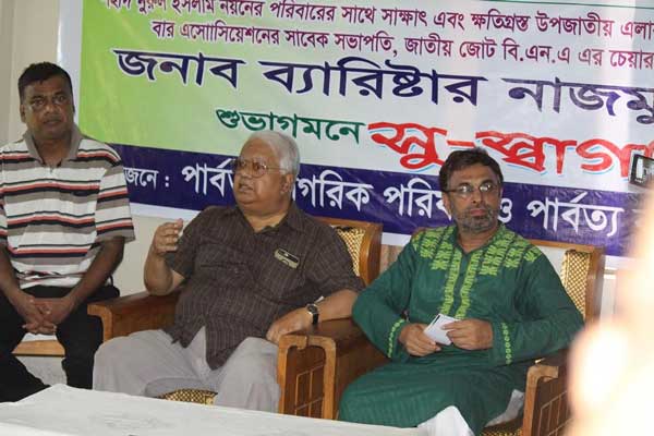 লংগদুতে দুর্গতদের পাশে নাজমুল হুদা