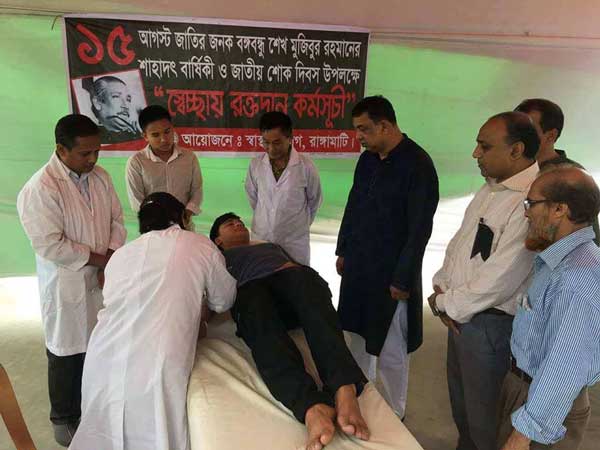 শোক দিবসে স্বেচ্ছায় রক্তদান কর্মসূচী স্বাস্থ্য বিভাগের