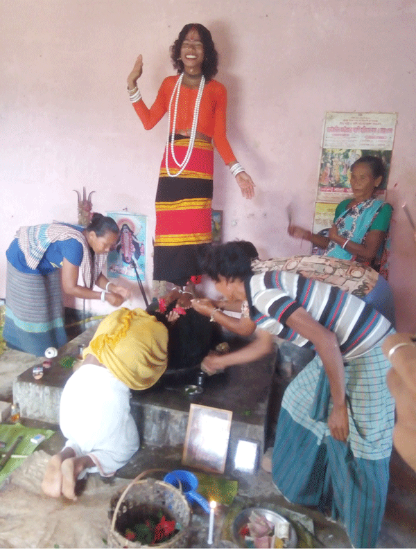 ভন্ড সাধুর প্রতারণার শিকার সাধারণ মানুষ