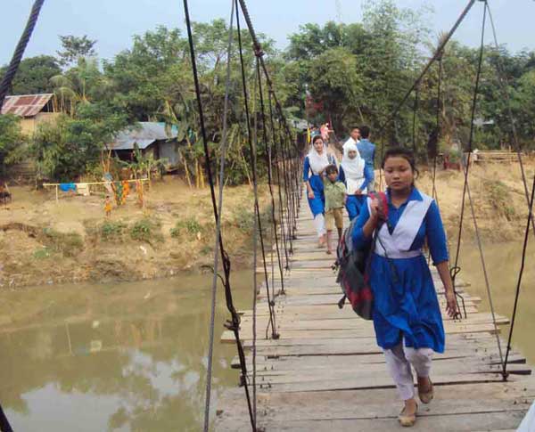 ঝড়ে লন্ডভন্ড ঝুলন্ত সেতুটি আটমাস পর চালু