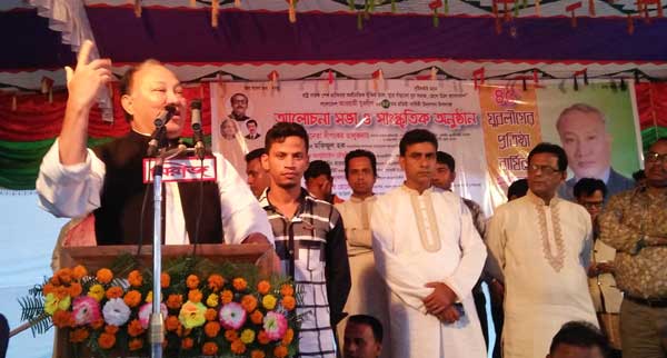‘পাহাড়ে এখনো অবৈধ অস্ত্র আছে’