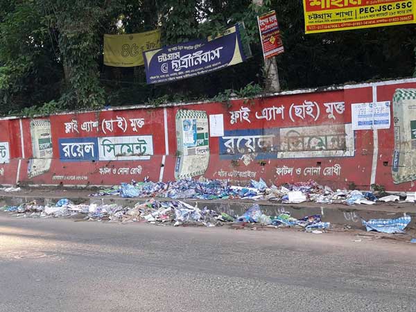 জগদ্বাত্রী মেলার ৩ দিন পরেও অপসারিত হলোনা আবর্জনা !