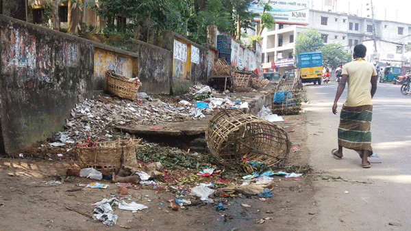 রাঙামাটি শহরে বর্জ্য অপসারণ বন্ধ