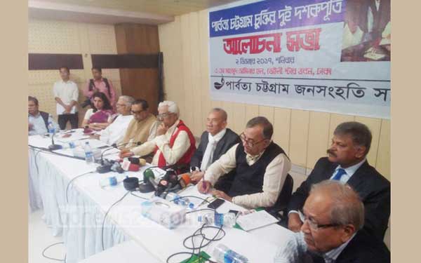 চুক্তি বাস্তবায়ন না হলে পাহাড়ে আগুন জ্বলবে: সন্তু লারমা