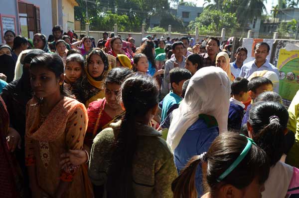 হাজারো শিক্ষার্থী অভিভাবকে মুখর এক দুপুর