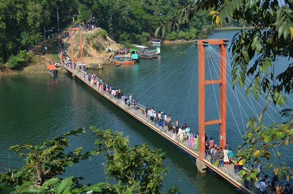 পর্যটকে মুখর রাঙামাটি