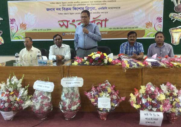 সহকর্মীদের ভালোবাসায় সিক্ত নব বিক্রম কিশোর ত্রিপুরা