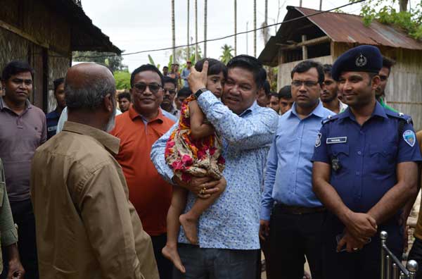 নিখোঁজ তিন যুবকের বাড়িতে কংজরী চৌধুরী