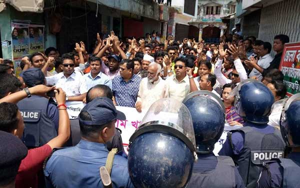 খালেদা জিয়ার মুক্তির দাবিতে খাগড়াছড়িতে বিক্ষোভ