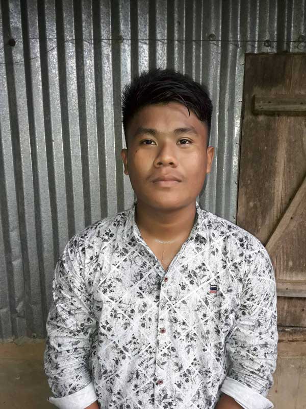 পাহাড়ে মেধার ঝিলিক রবিন মারমা’র