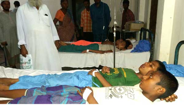 খাদ্য বিষক্রিয়ায় কাউখালীতে ৯ ছাত্র হাসপাতালে!