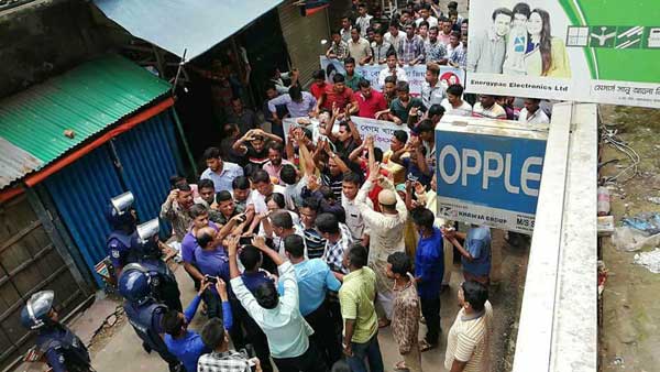 বান্দরবানে বিএনপির মিছিলে পুলিশের লাঠিচার্জ আহত ১৮, আটক-৬