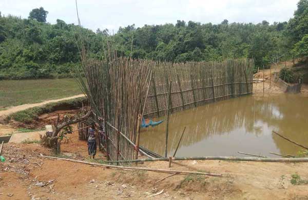 সরকারি টাকায় ইউপি মেম্বারের ব্যক্তিগত পুকুর রক্ষা!