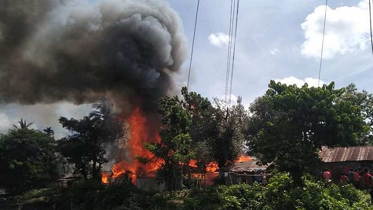 গ্যাস সিলিন্ডার বিস্ফোরণে পুড়ল ১৭ বসতবাড়ি