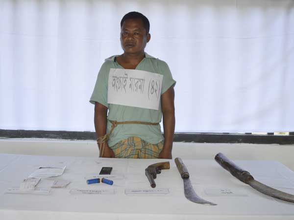 মাটিরাঙ্গাতে যৌথবাহিনীর অভিযানে অস্ত্রসহ আটক ১