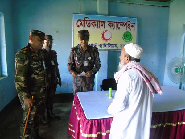 রামগড়ে বিজিবি‘র মেডিক্যাল ক্যাম্প এবং বৃক্ষরোপণ