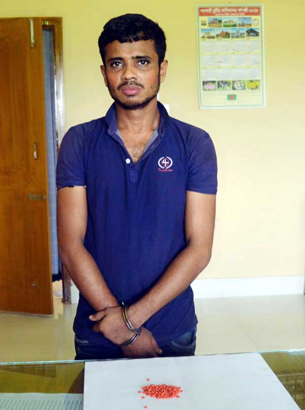 কাউখালীতে ইয়াবাসহ আজম খান আটক