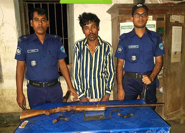 লামায় বন্দুক ও কার্তুজসহ আটক ১
