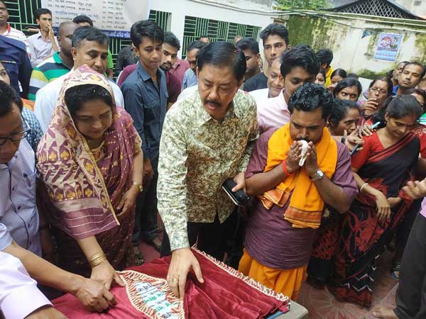 গীতাশ্রম মন্দিরের অসমাপ্ত কাজের ভিত্তি স্থাপন করলেন বীর বাহাদুর