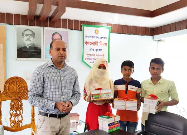 শিক্ষক হয়ে পাহাড়ে আলো ছড়াতে চায় জিফোর চাকমা