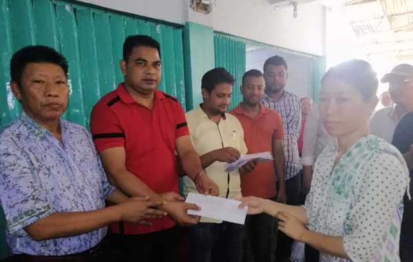 বনরূপায় অগ্নিকান্ডে ক্ষতিগ্রস্তদের আওয়ামীলীগের অর্থ সহায়তা