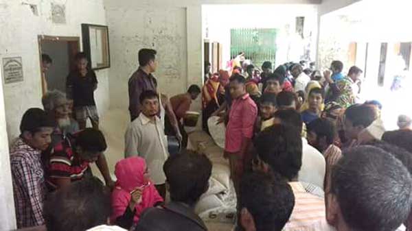 বাঙ্গালহালিয়ায় ৮৬১ পরিবারের মাঝে চাল বিতরণ