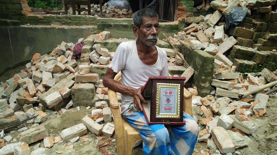 ভিটে থেকে উচ্ছেদ হলো এক মুক্তিযোদ্ধা পরিবার !