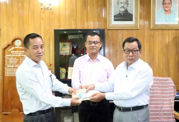 এতিমখানা ও মোনঘর শিশু সদনে রাঙামাটি জেলা পরিষদের অর্থ সহায়তা