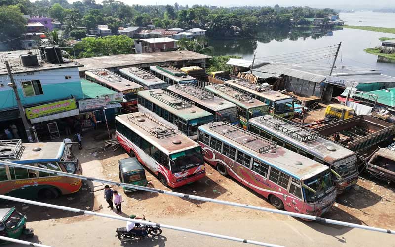 পূর্ব ঘোষণা ছাড়াই রাঙামাটিতে পরিবহন ধর্মঘট চলছে !