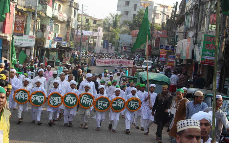 রাঙামাটিতে বর্ণাঢ্য জশনে জুলুছ