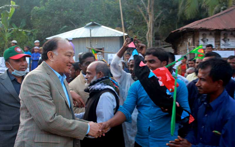 উন্নয়নের ধারা অব্যাহত রাখতে নৌকায় ভোট চাইলেন দীপংকর