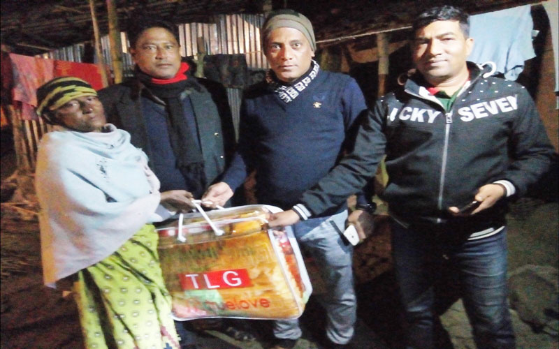 অসহায় শীতার্তদের পাশে চেয়ারম্যান বেবী