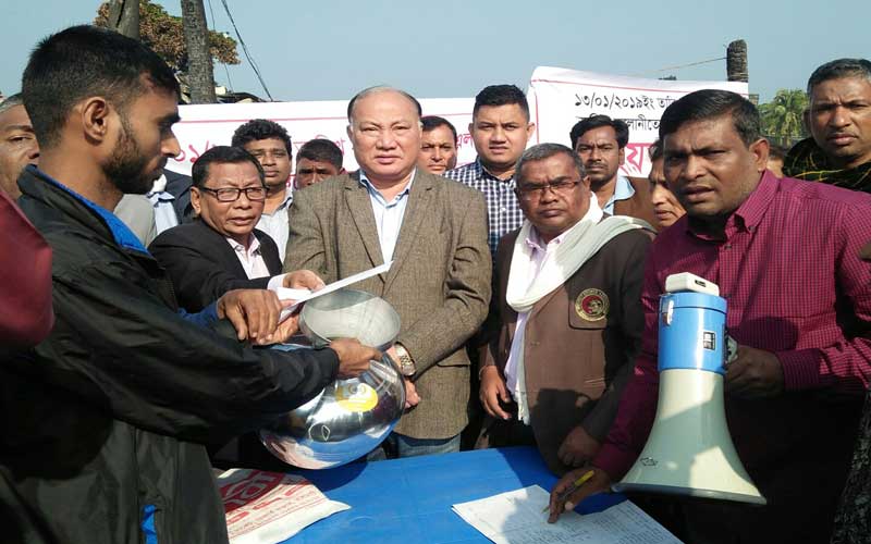 অগ্নিদুর্গতদের ত্রাণ সহায়তা