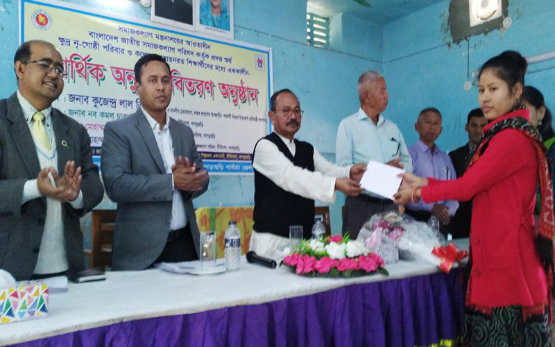 দীঘিনালায় অনুদান বিতরণ