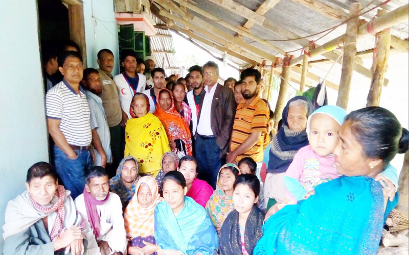 প্রকল্প এলাকা পরিদর্শনে রেড ক্রিসেন্ট পরিচালক