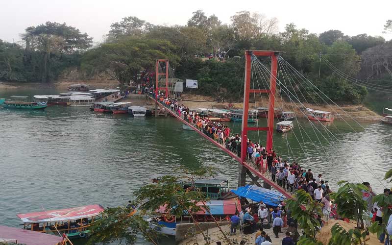 ফিরে যেতে হচ্ছে বিপাকে পড়া পর্যটকদের