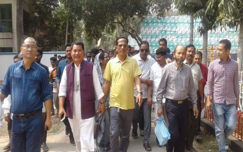 আওয়ালীগ সভাপতিসহ নেতাকর্মীদের প্রাণনাশের হুমকীর প্রতিবাদে বিক্ষোভ