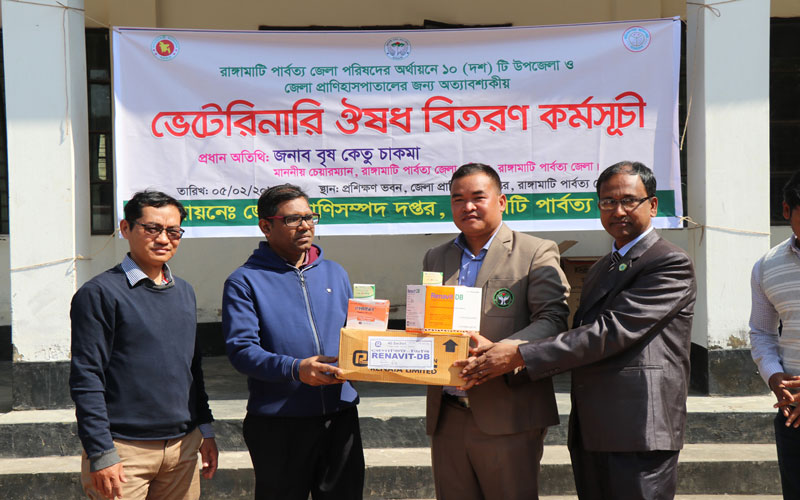 ফুলেল শ্রদ্ধায় ভাষা শহীদদের স্মরণ পাহাড়ে