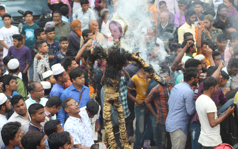 বাসন্তী চাকমার কুশপুত্তলিকা দাহ মাটিরাঙ্গায়