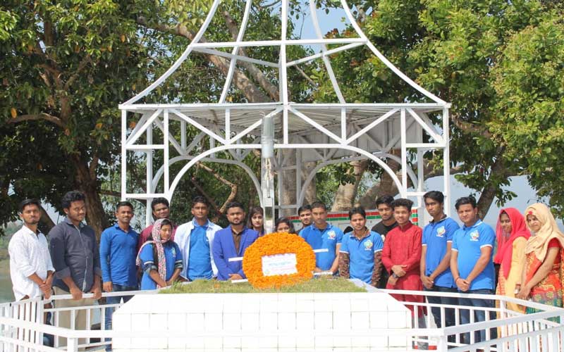 বীরশ্রেষ্ঠের সমাধিতে শ্রদ্ধাঞ্জলি ‘প্রিয় রাঙামাটি’র