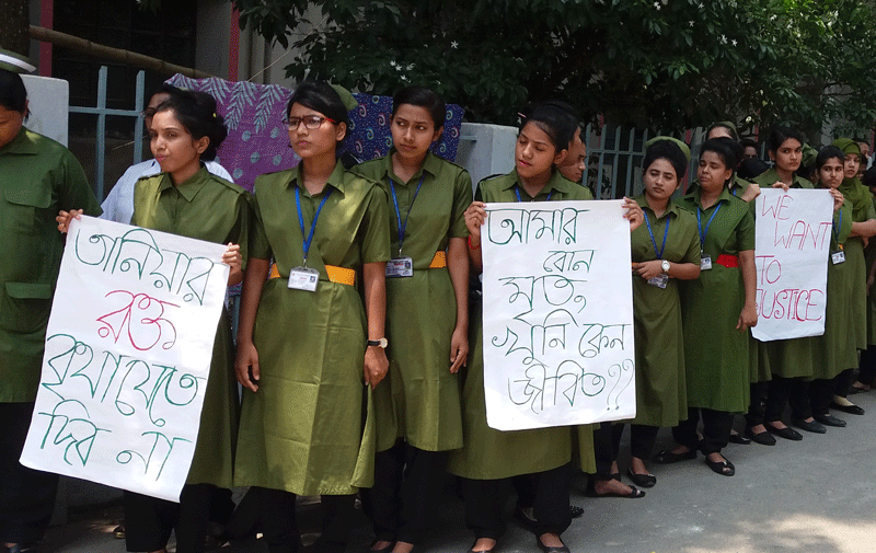 নার্স হত্যার বিচার দাবিতে রাঙামাটিতে মানববন্ধন