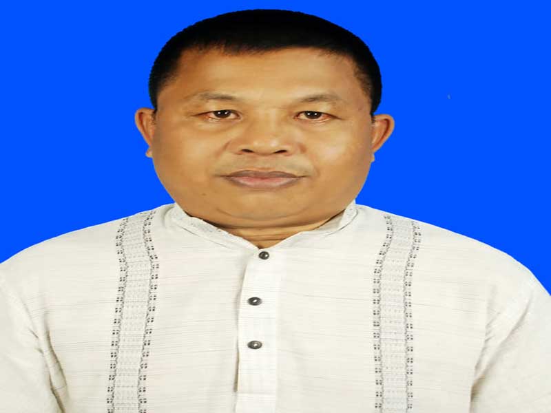 কবি প্রগতি খীসার পাশে দাঁড়ান