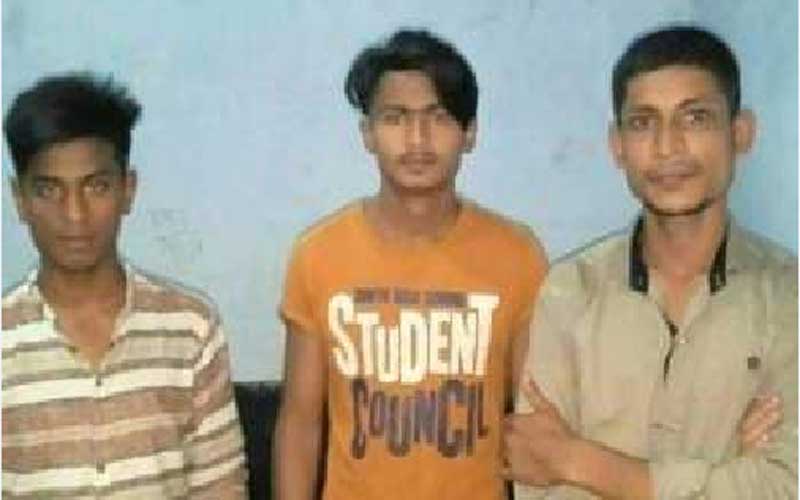 রামগড়ে ৩ গরুচোর আটক