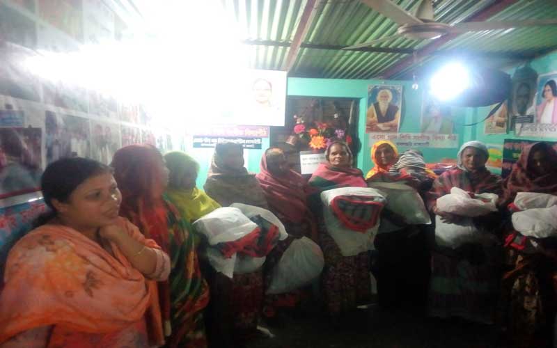 বিজয় দিবসে ওয়ার্ল্ড পীস’র শীতবস্ত্র বিতরণ