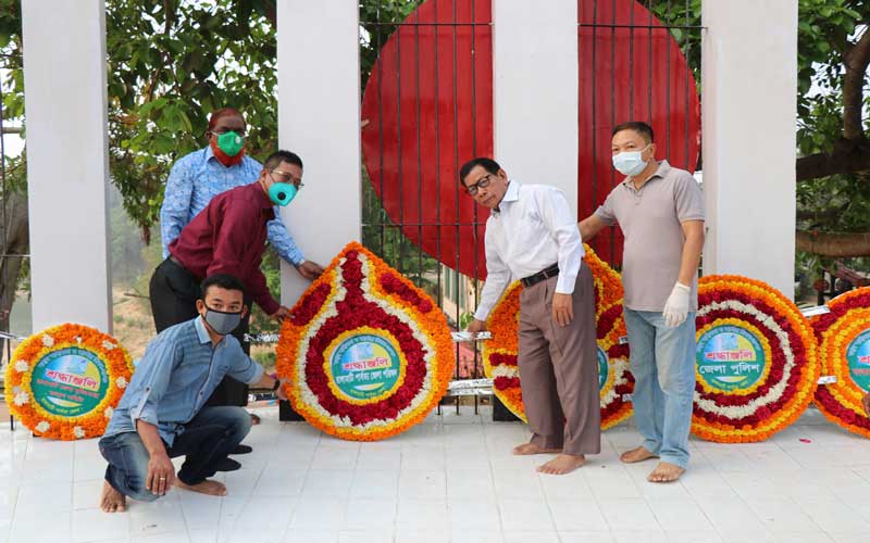 শহীদ মিনারে শ্রদ্ধা রাঙামাটি পার্বত্য জেলা পরিষদের