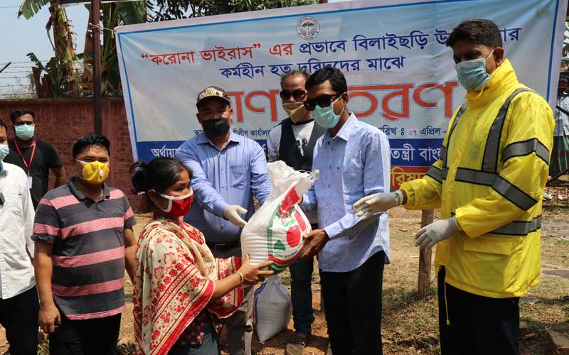 বিলাইছড়িবাসির জন্য জেলা পরিষদের খাদ্য সহায়তা